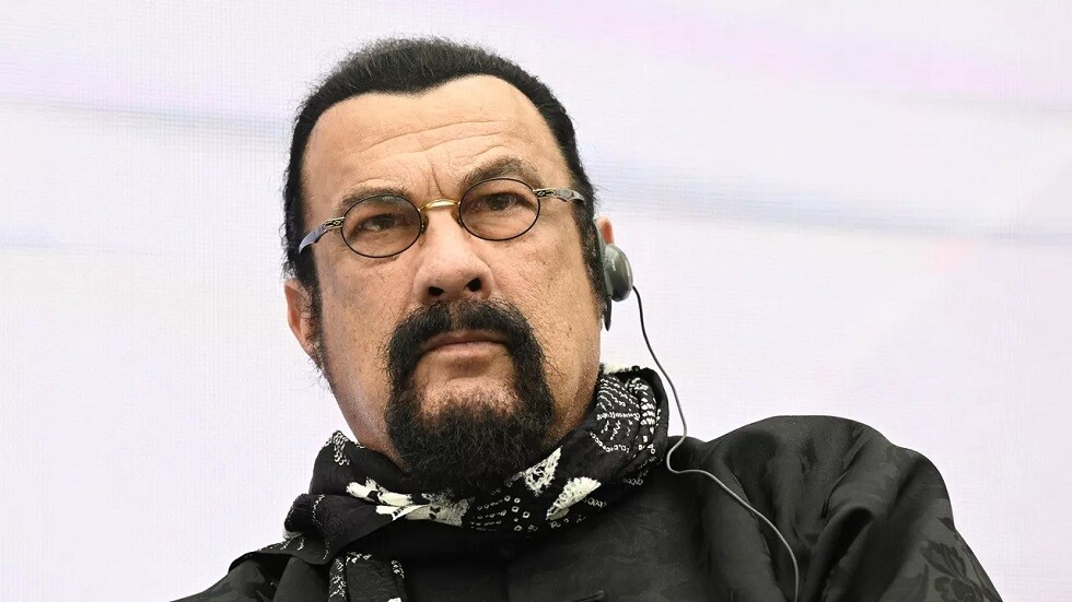 ستيفن سيغال: روسيا تمتلك شعبا رائعا وجميلا