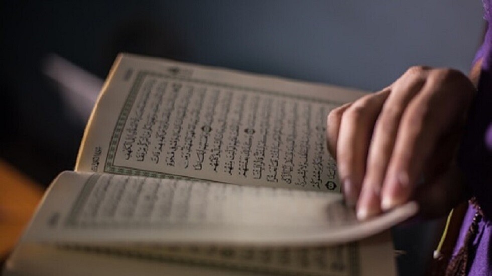 أستاذ العقيدة التونسي القاسمي: حرق المصحف يستهدف تحويل الحروب من إيديولوجية إلى دينية (فيديو)