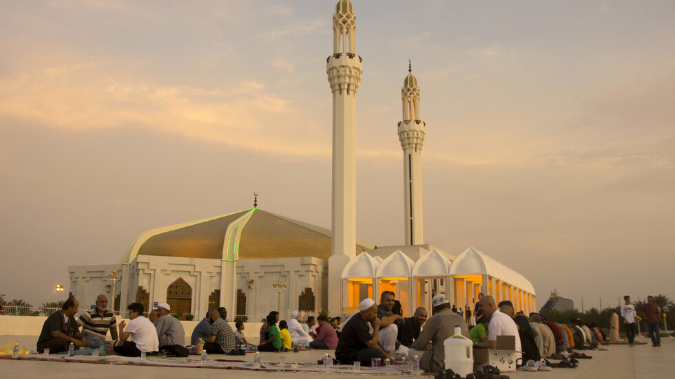 المحكمة العليا السعودية تدعو مواطنيها إلى تحري هلال رمضان مساء الثلاثاء