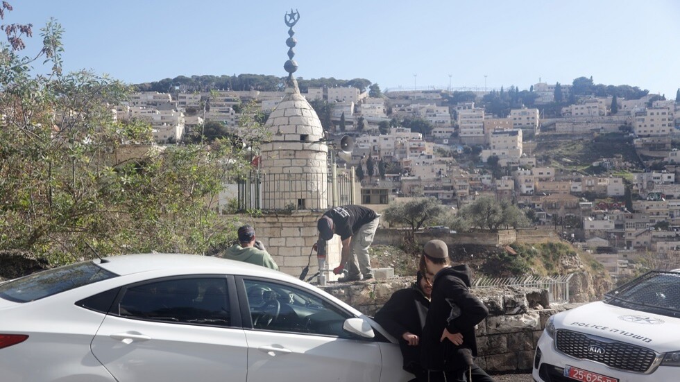 باحثة تعلق لـRT على اعتداء مستوطنين إسرائيليين على مطران كنيسة الجثمانية الأرثوذكسية (صور)