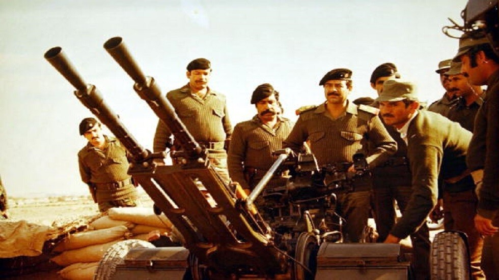 مؤرخ يطرح أسباب تدمير أمريكا للعراق ويقول: الحل في يد قوية وصدام جديد