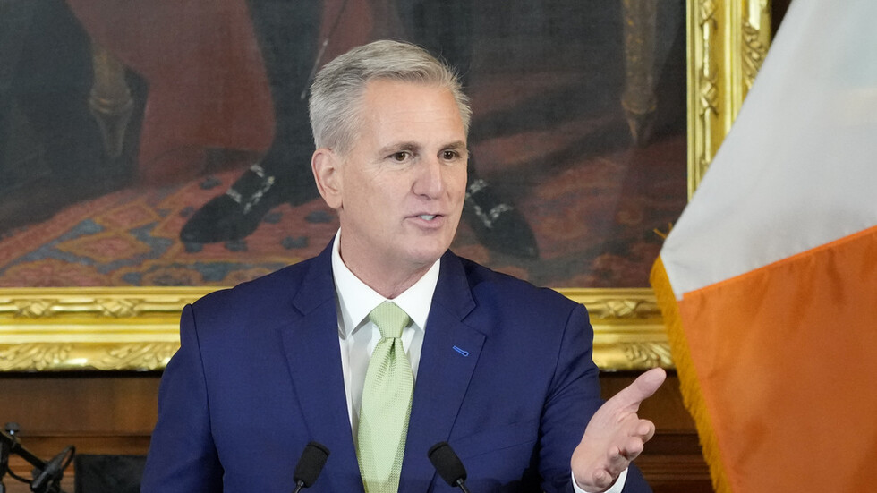 مكارثي يدعو إلى عدم الاحتجاج إذا تم اعتقال ترامب