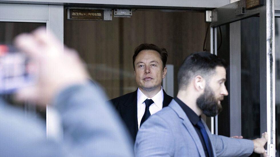 ماسك يختار رمزا تعبيريا للرد التلقائي لجميع طلبات الصحافة