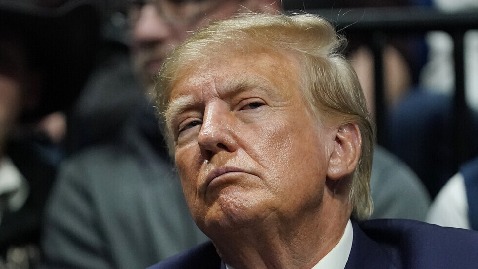 "بلومبرغ": لن يتم تكبيل يدي ترامب في حال وجهوا رسميا اتهاما ضده