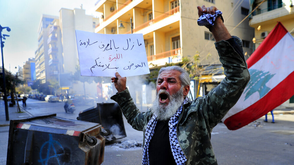 الليرة اللبنانية تهبط نحو قاع جديد تاريخي أمام الدولار