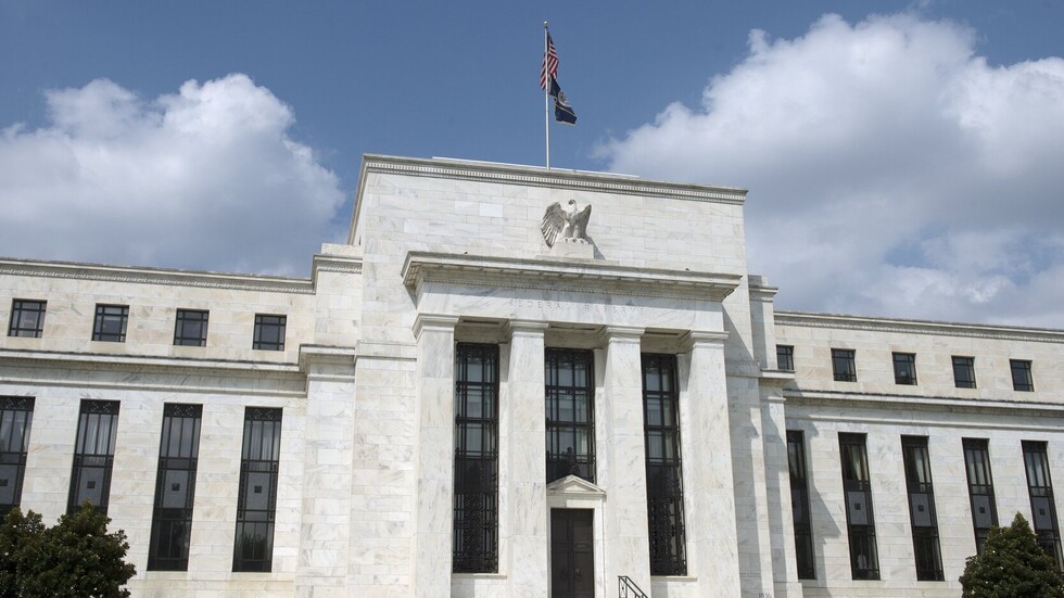 الفدرالي الأمريكي أمام خيارين أحلاهما مر