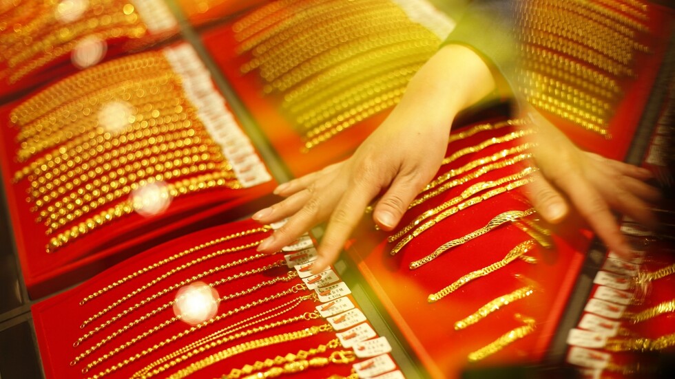 بعد قرار الفدرالي الأمريكي حول الفائدة.. كيف تم تداول الذهب والدولار في الأسواق؟