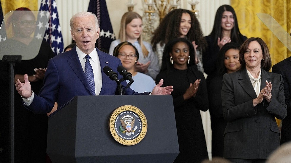 زلة لسان "مربكة" من بايدن تجبر البيت الأبيض على تصحيح نص كلمته