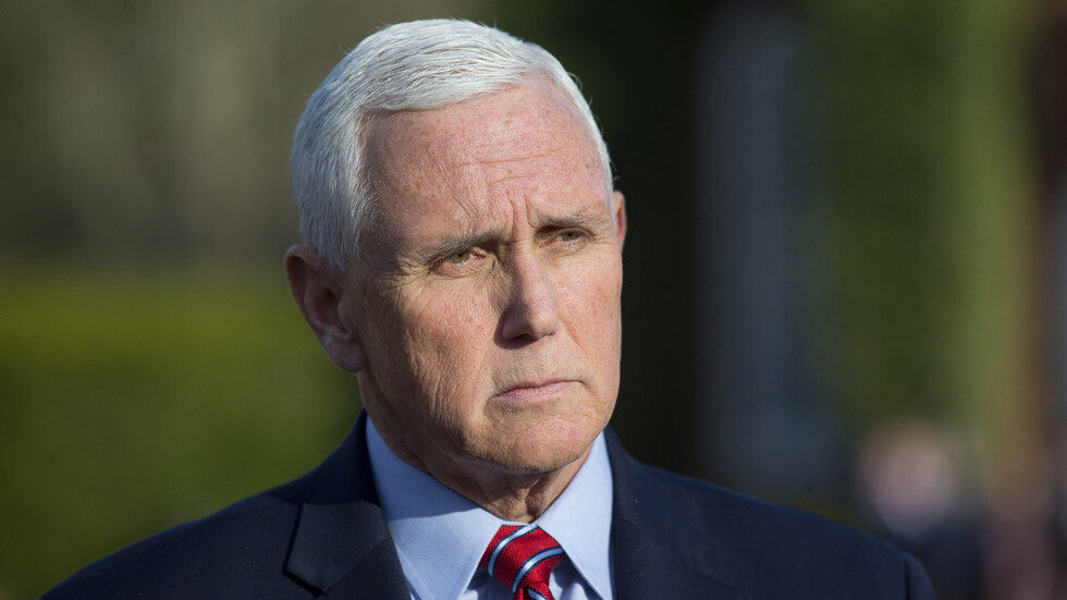 بينس: اقتربت من اتخاذ قرار ترشحي للرئاسة