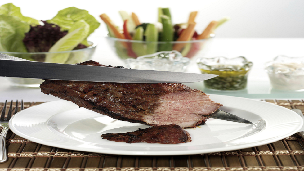 العلماء يكشفون "خطرا صحيا" ينجم عن تناول اللحوم غير المطبوخة جيدا!