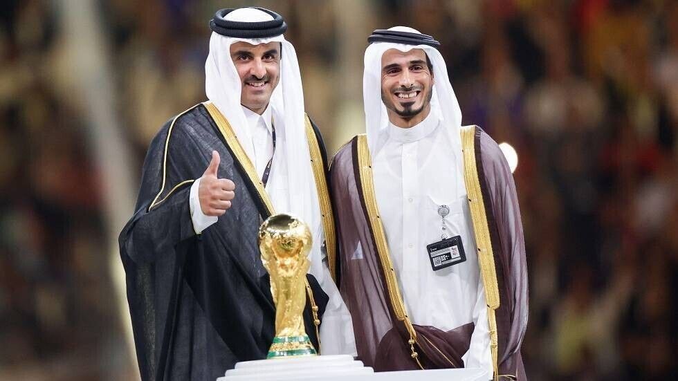 لخطف اليونايتد من أغنى أثرياء بريطانيا.. الشيخ جاسم بن حمد آل ثاني يرفع عرضه المالي