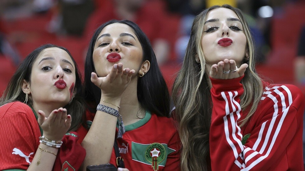 البرازيلي فينيسيوس "يغازل" جماهير المغرب