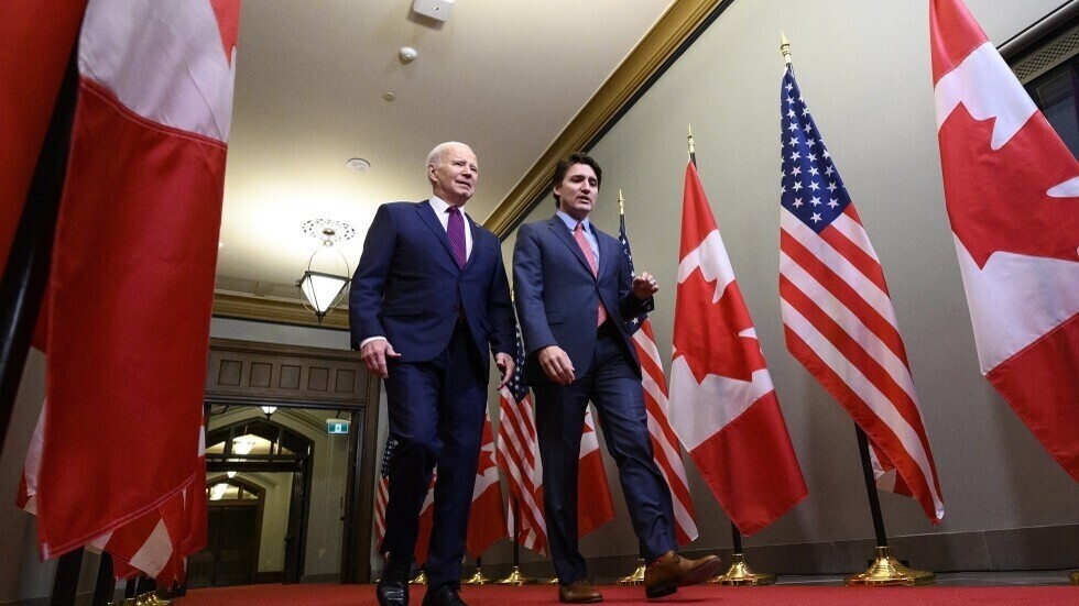 بايدن يرتبك مجددا في العثور على الطريق (فيديو)