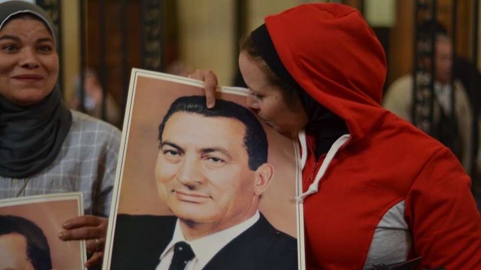 علاء مبارك يغرّد على ترقية السادات لوالده إلى "رتبة فريق" (فيديو)