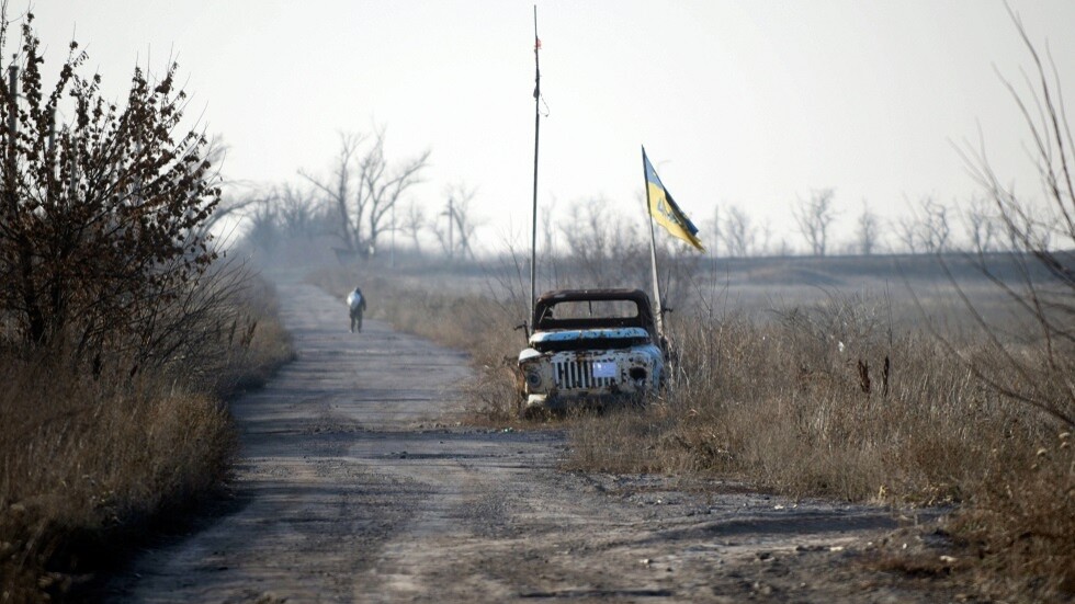 سلطات كييف تخلي المباني الحكومية في مدينة أفدييفكا بجمهورية دونيتسك