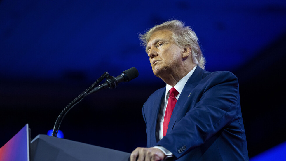 تقارير: ترامب يرفض توظيف أي شخص عمل لصالح ديسانتيس