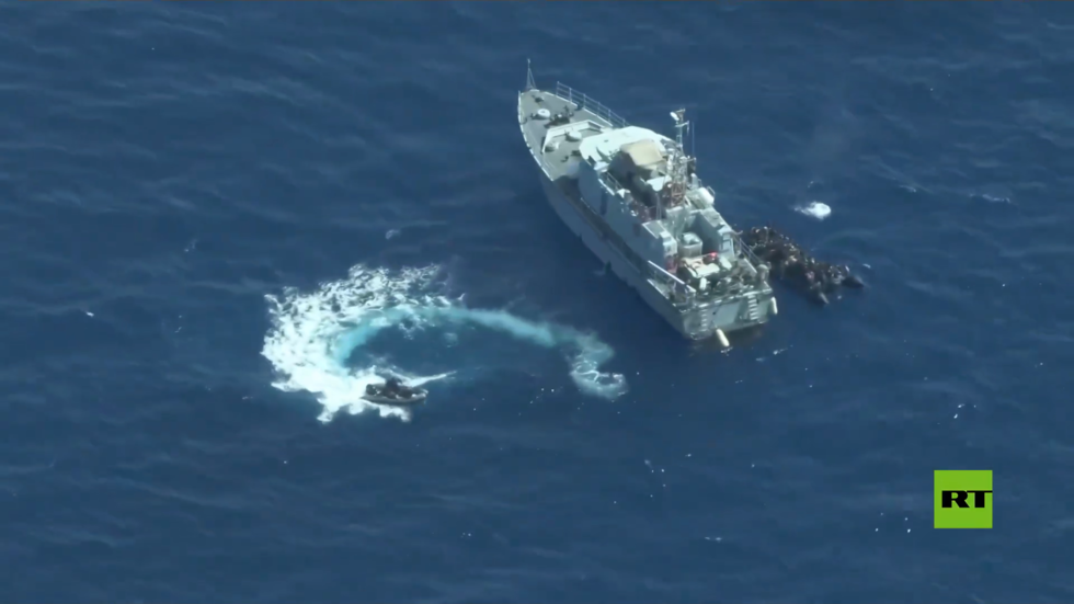 خفر السواحل الليبي يطلق النار على سفينة المهاجرين لإجبارها على العودة