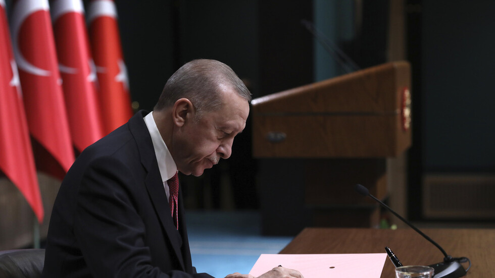 تركيا.. حزبان معارضان يطعنان بقبول طلب ترشح أردوغان