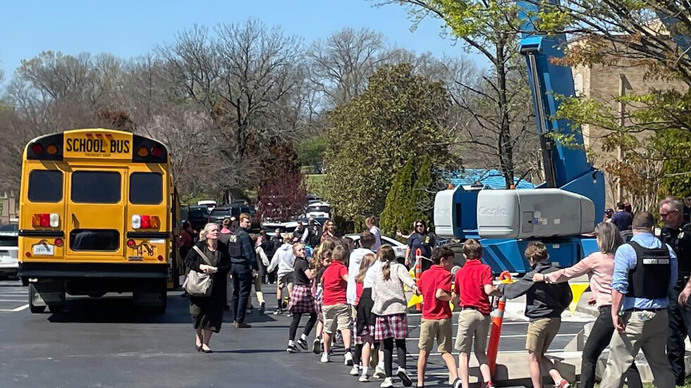 بالفيديو.. الكاميرات توثق لحظات الهجوم على مدرسة ناشفيل الأمريكية