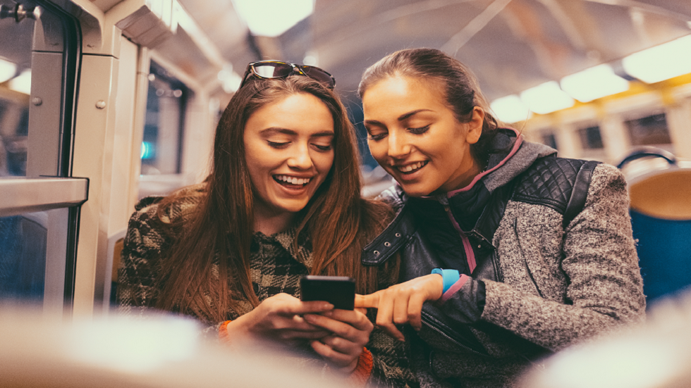 طريقة بسيطة لإيقاف تجسس هاتفك الذكي على محادثاتك!