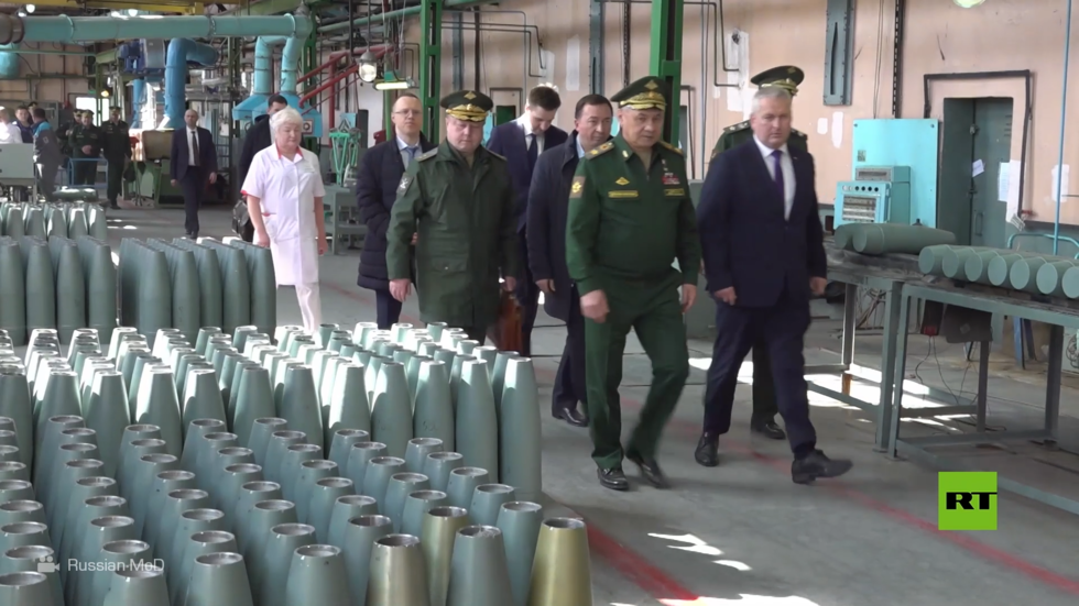 شويغو يتفقد مؤسسات الصناعات العسكرية