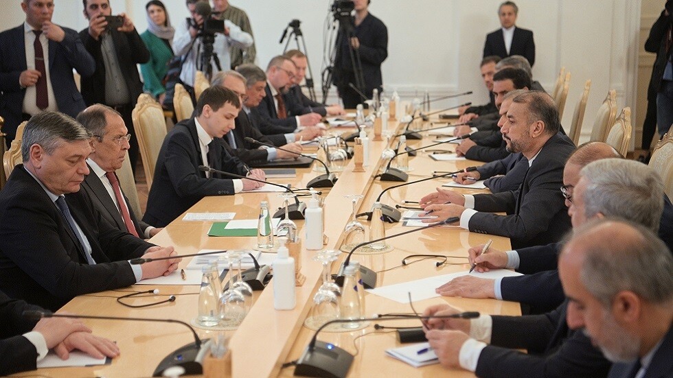 لافروف مستقبلا عبد اللهيان يؤكد زيادة تبادل وفود رجال الأعمال بين إيران وروسيا