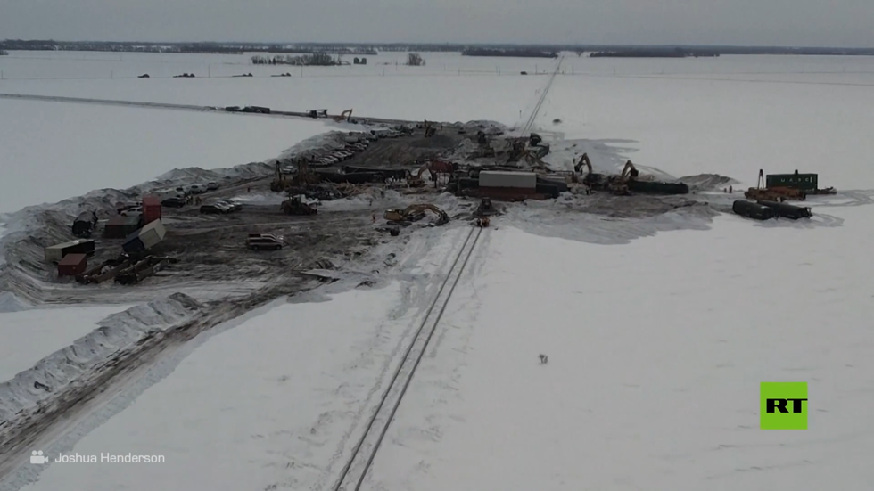 أول فيديو من مكان تسرب مواد خطرة بعد خروج قطار عن مساره في الولايات المتحدة