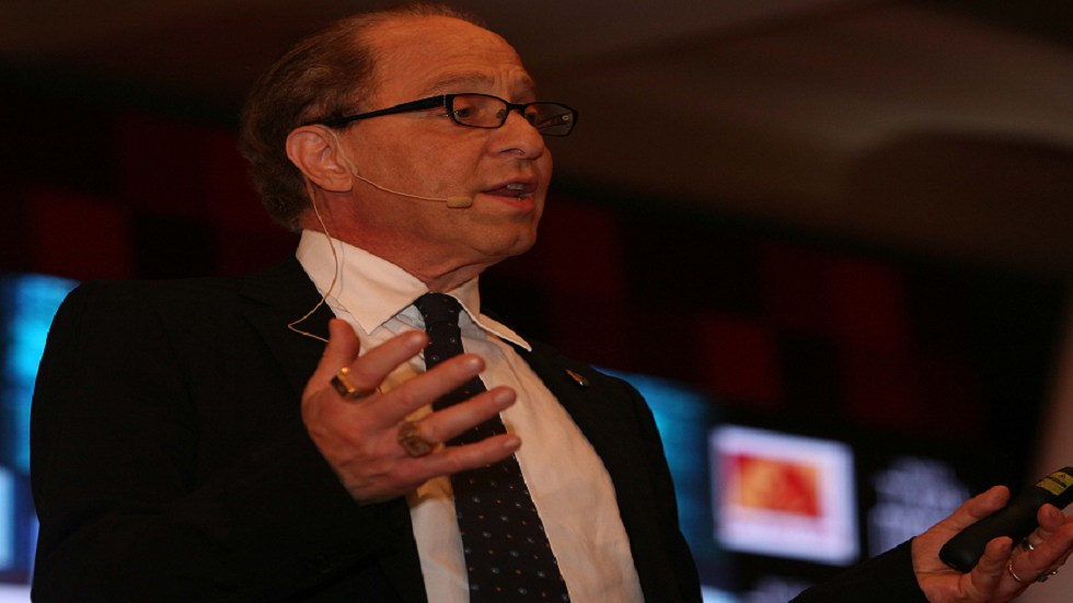 مهندس سابق في غوغل تنبأ بالمستقبل بدقة 86%: سيحقق البشر الخلود في ثماني سنوات!