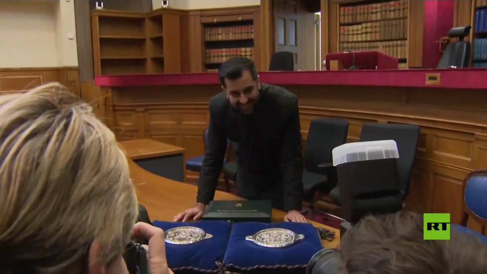 حمزة يوسف يؤدي اليمين ليصبح أول رئيس مسلم لوزراء اسكتلندا