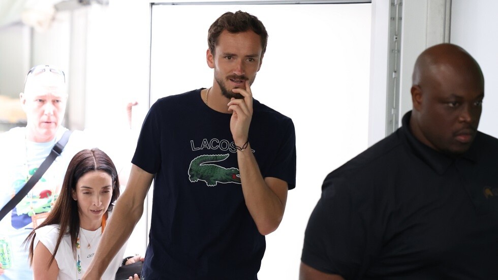 الروسي مدفيديف يواصل مشواره في أمريكا