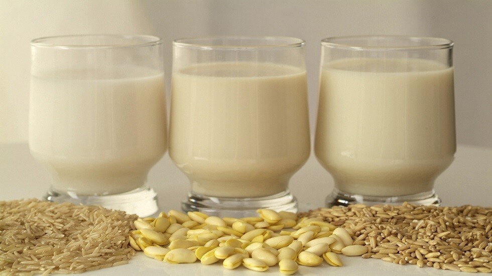 طبيبة تكشف فوائد الحليب للنوم