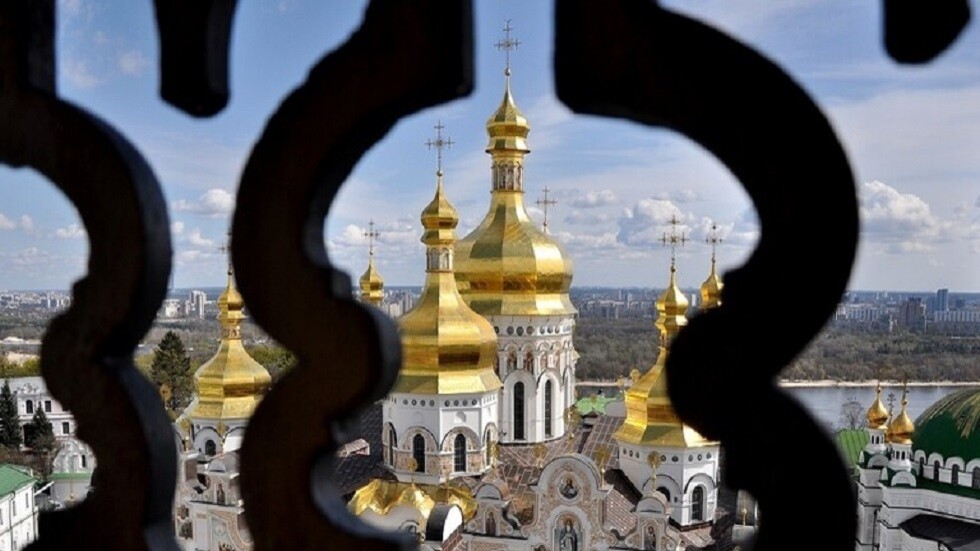 زيلينسكي يريد استبعاد مؤيدي روسيا من الكنيسة الأرثوذكسية الأوكرانية