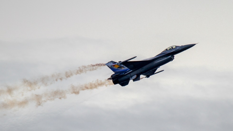 عضو في الكونغرس: سيكون على F-16 الصراع من أجل البقاء في ساحة المعركة