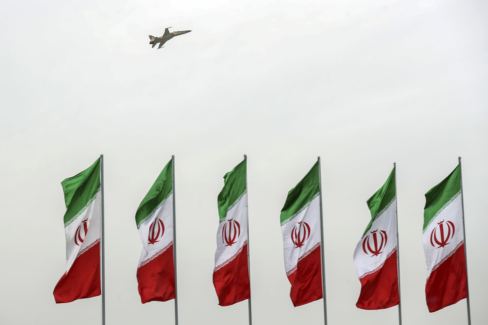 طهران ترد على تدخلات لندن في شؤون إيران الداخلية وتشير إلى الجنود البريطانيين القتلى في أوكرانيا
