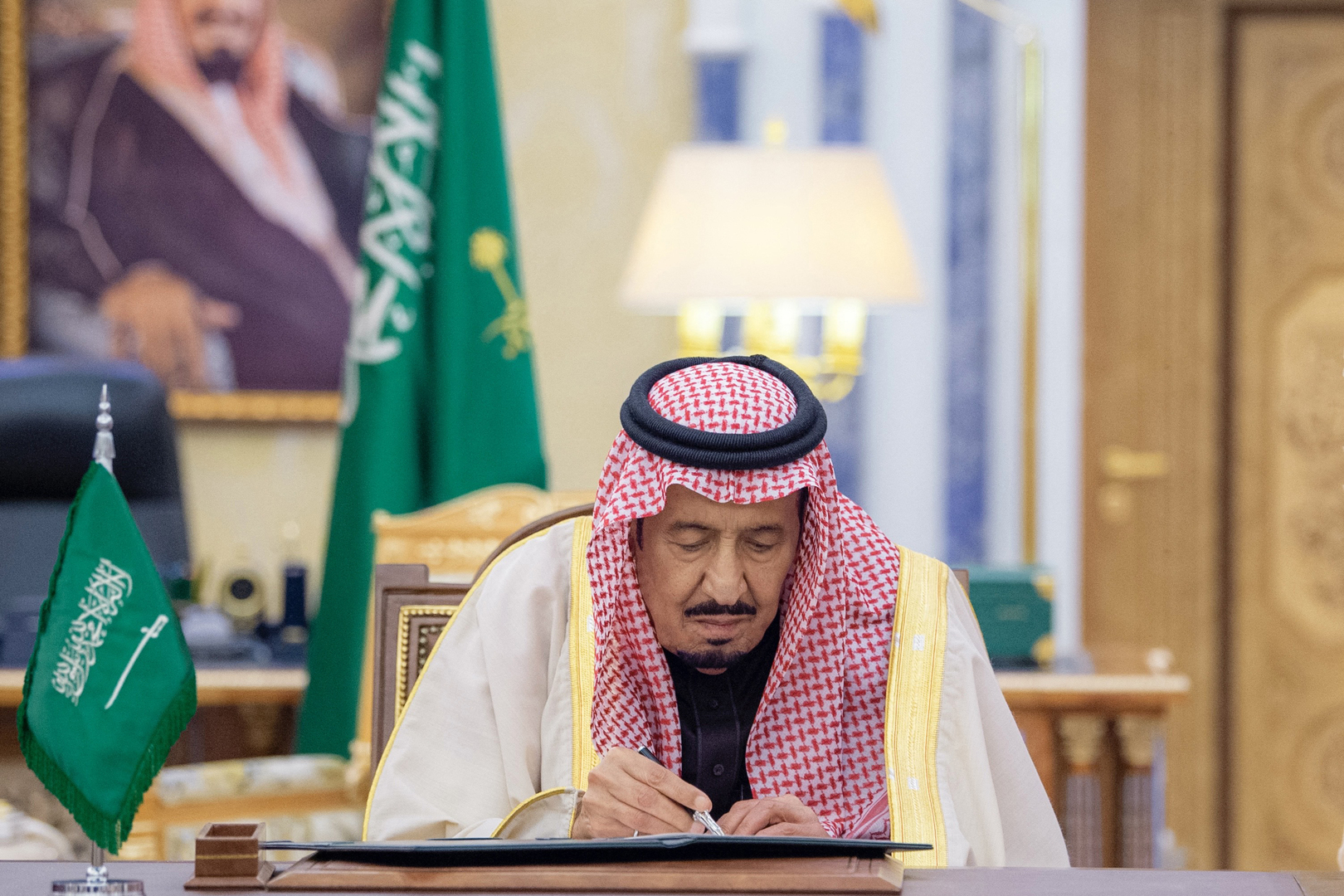 السعودية.. أوامر ملكية بتعيينات جديدة بينها وزيران ونائب رئيس الاستخبارات