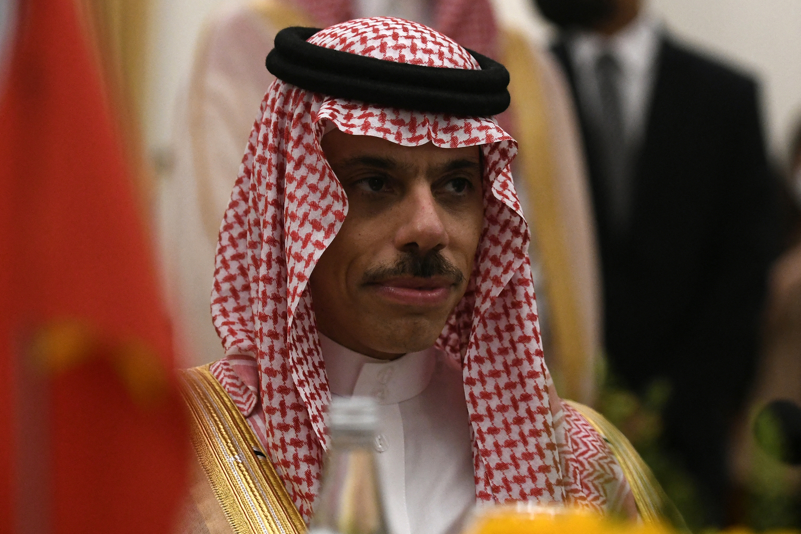الأمير فيصل بن فرحان يرد على تقارير حول تباعد السعودية مع الإمارات في علاقتهما