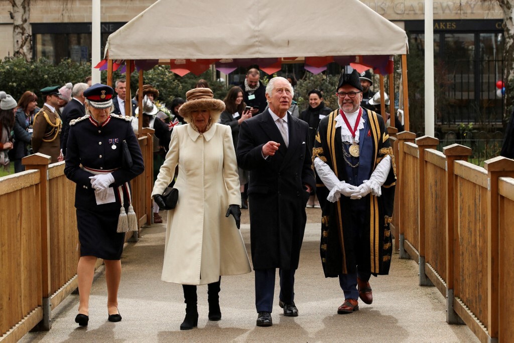 العائلة الملكية البريطانية تفقد رونقها (فيديو)