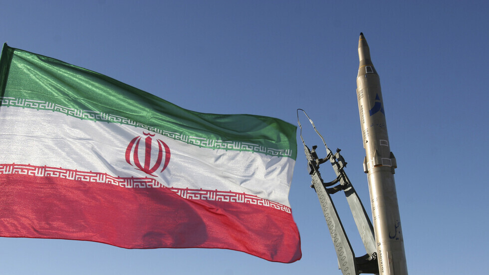 بايدن يمدد العقوبات على إيران لعام آخر