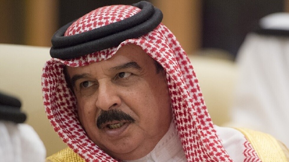 ملك البحرين يعلن استعداده للتوسط في الأزمة الأوكرانية