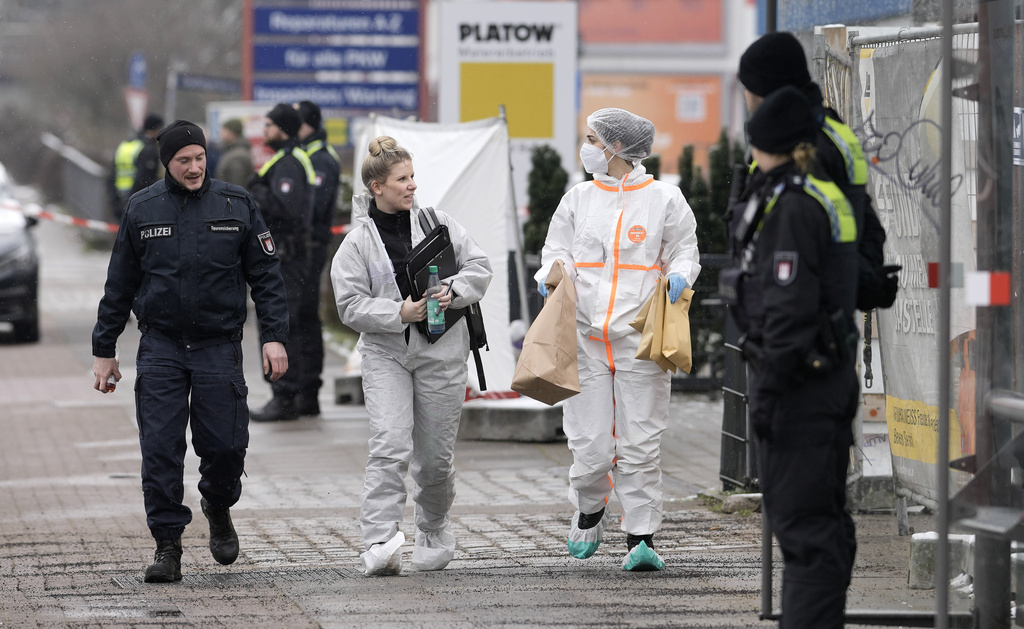 الشرطة الألمانية: 8 قتلى بإطلاق نار في قاعة لطائفة 