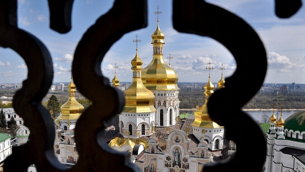 زاخاروفا: لا يمكن لواشنطن أن تتعامى عن اضطهاد الكنيسة الأرثوذكسية الأوكرانية