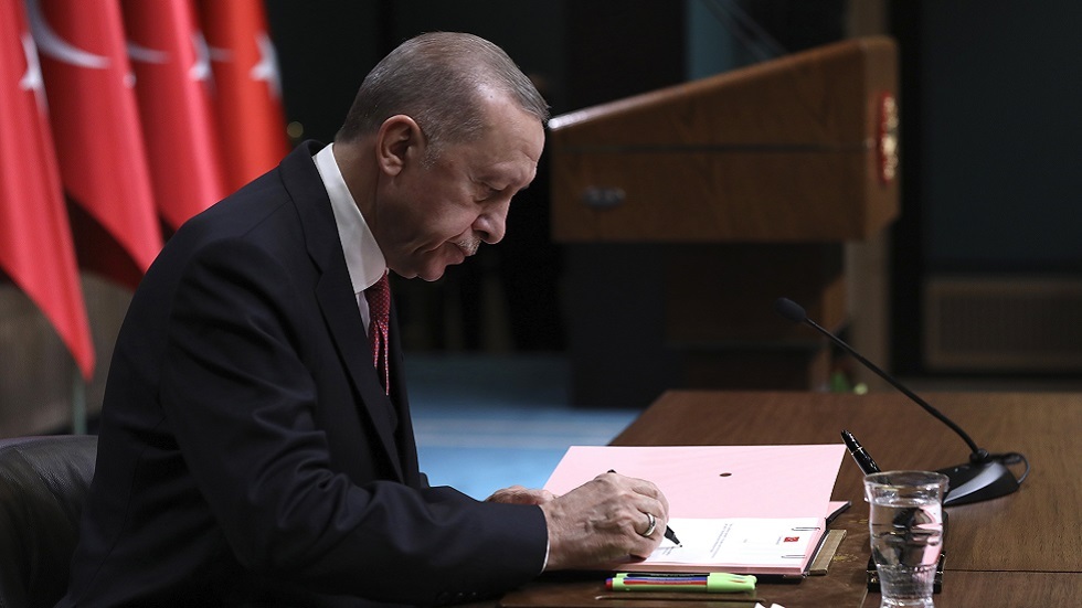 مسؤول تعليمي تركي سابق: أردوغان لا يحمل شهادة جامعية