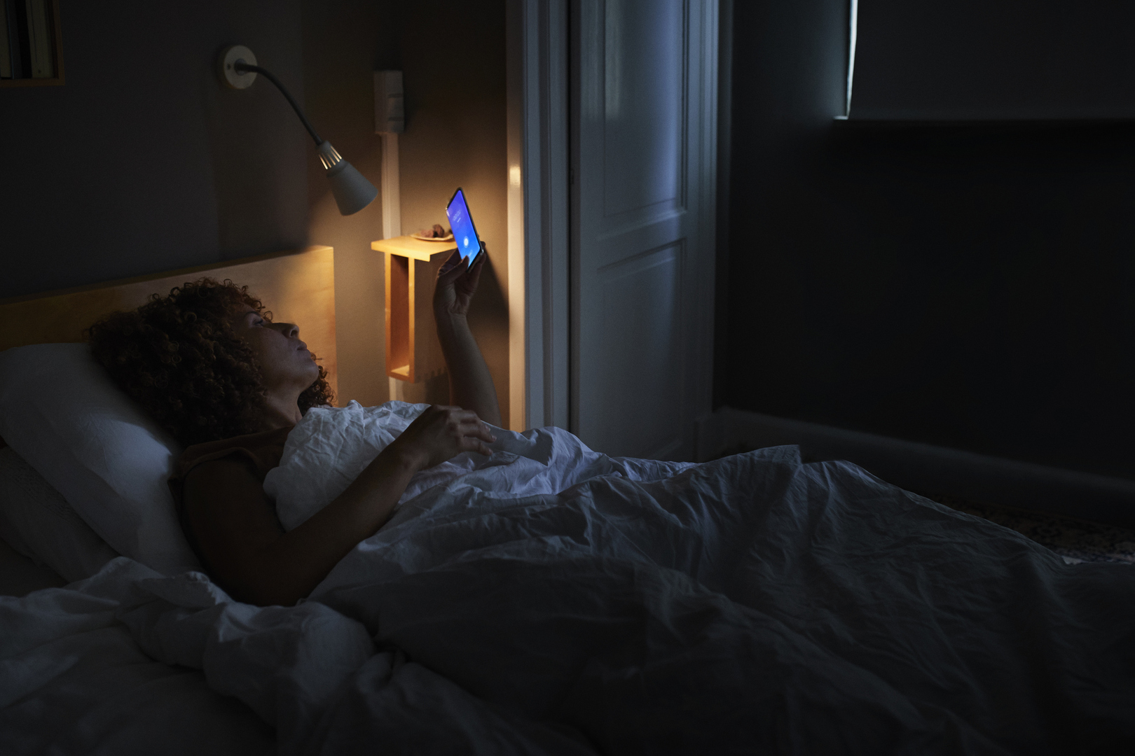 إطفاء الأضواء قبل موعد النوم يقلل من خطر على الصحة يصيب النساء أثناء الحمل