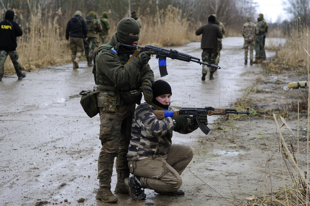 خبير أمني: أدلة على تدريب القوات الأوكرانية على تنفيذ أعمال إرهابية في عام 2018