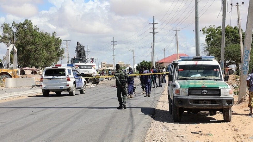 قتلى وجرحى بينهم مسؤول محلي بهجوم انتحاري في الصومال