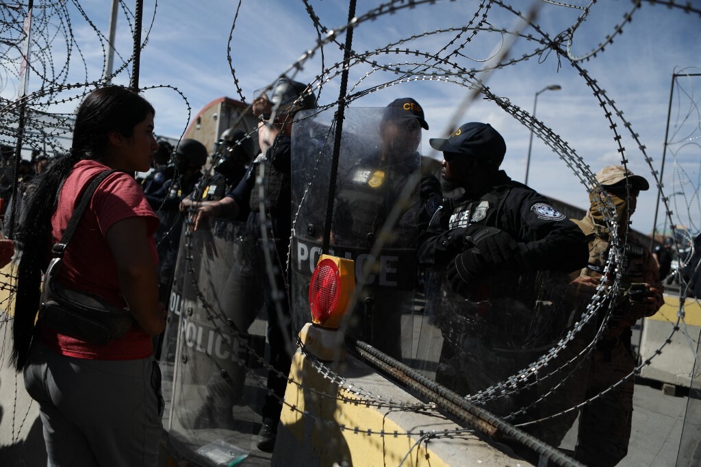 الولايات المتحدة.. أكثر من 10 آلاف مهاجر عبروا الحدود من المكسيك خلال أسبوع