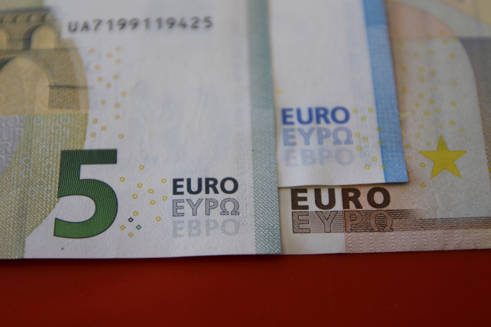 بعد قرار المركزي الأوروبي رفع سعر الفائدة.. كيف تم تداول اليورو؟