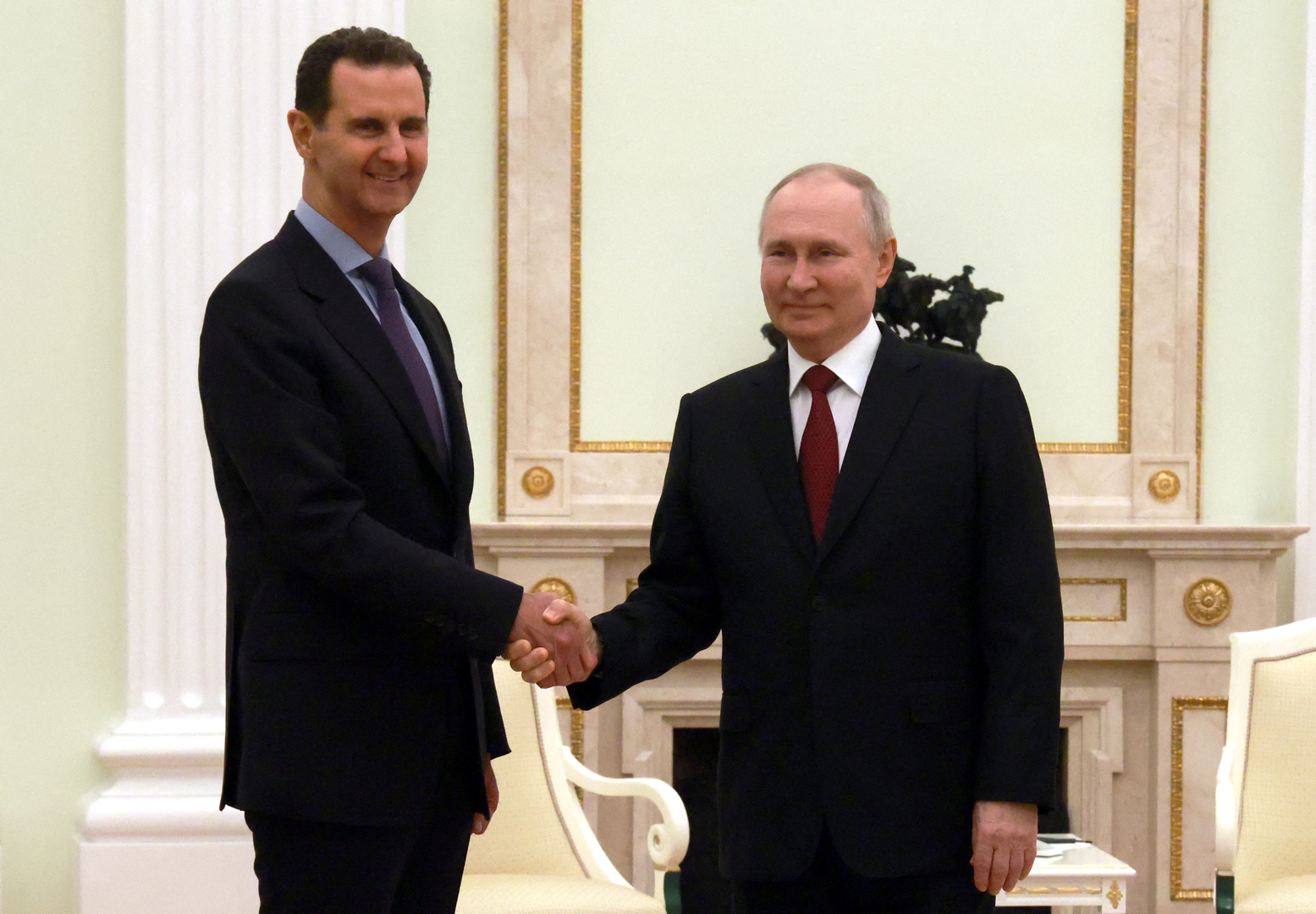 الرئيس الأسد يكشف أسس علاقته بالرئيس بوتين وروسيا ويتحدث عن شيطنة الغرب لروسيا وسوريا