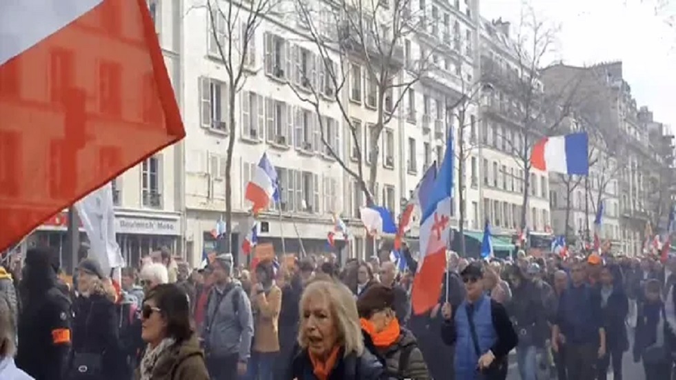 الشرطة الفرنسية تحظر التظاهر في شارع الشانزليزيه وساحة الكونكورد