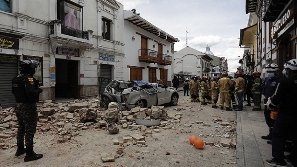 لحظات مرعبة من داخل استوديو تصوير خلال زلزال الإكوادور (فيديو)